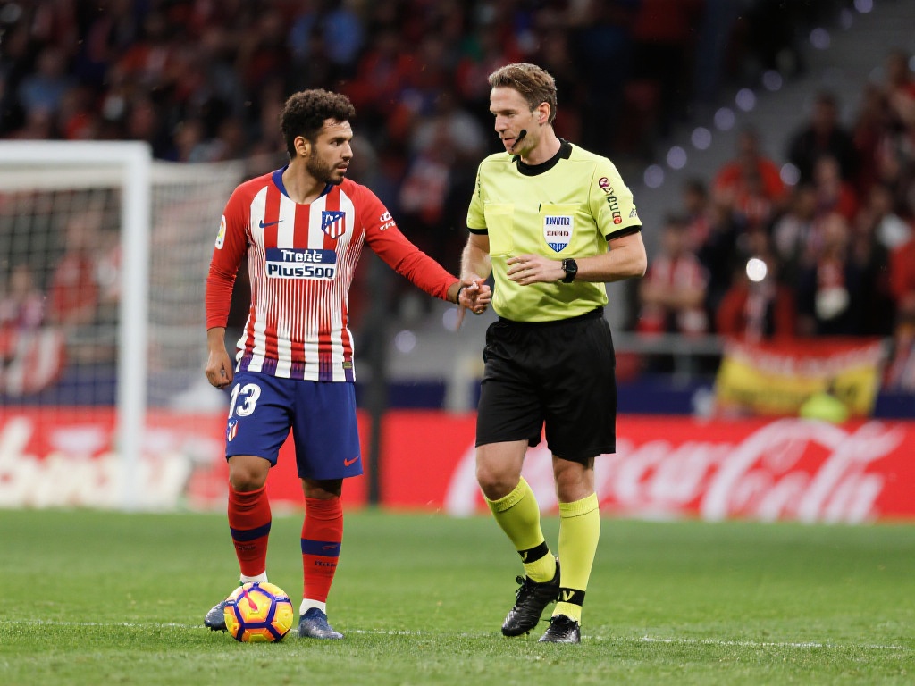 董方雨与鲍梦晓将执裁男子U17亚洲杯四分之一决赛关键战